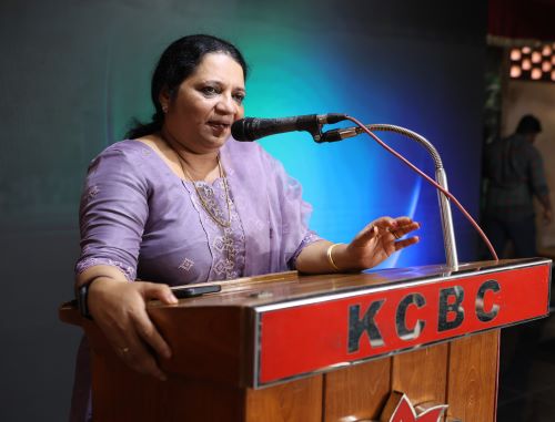 Lizy K Fernandez - Speaker, Mentor and Thought Leader inspiring youth and audiences